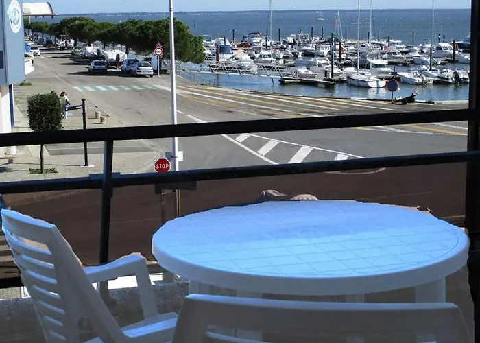 Apartamento : T2 Avec Balcon Et Parking, à Deux Pas Des Plages De L'aiguillon - Fr-1-433-66